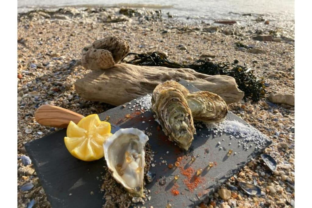 Les Pieds Dans L'Eau Acces Direct A La Plage La Cotinière Extérieur photo